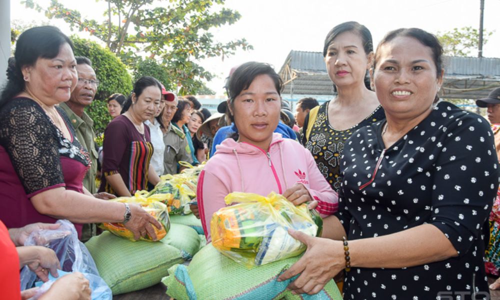 TopXBet tặng 500 triệu VNĐ cho người dân tại Huyện Đồng Văn – Tỉnh Hà Giang